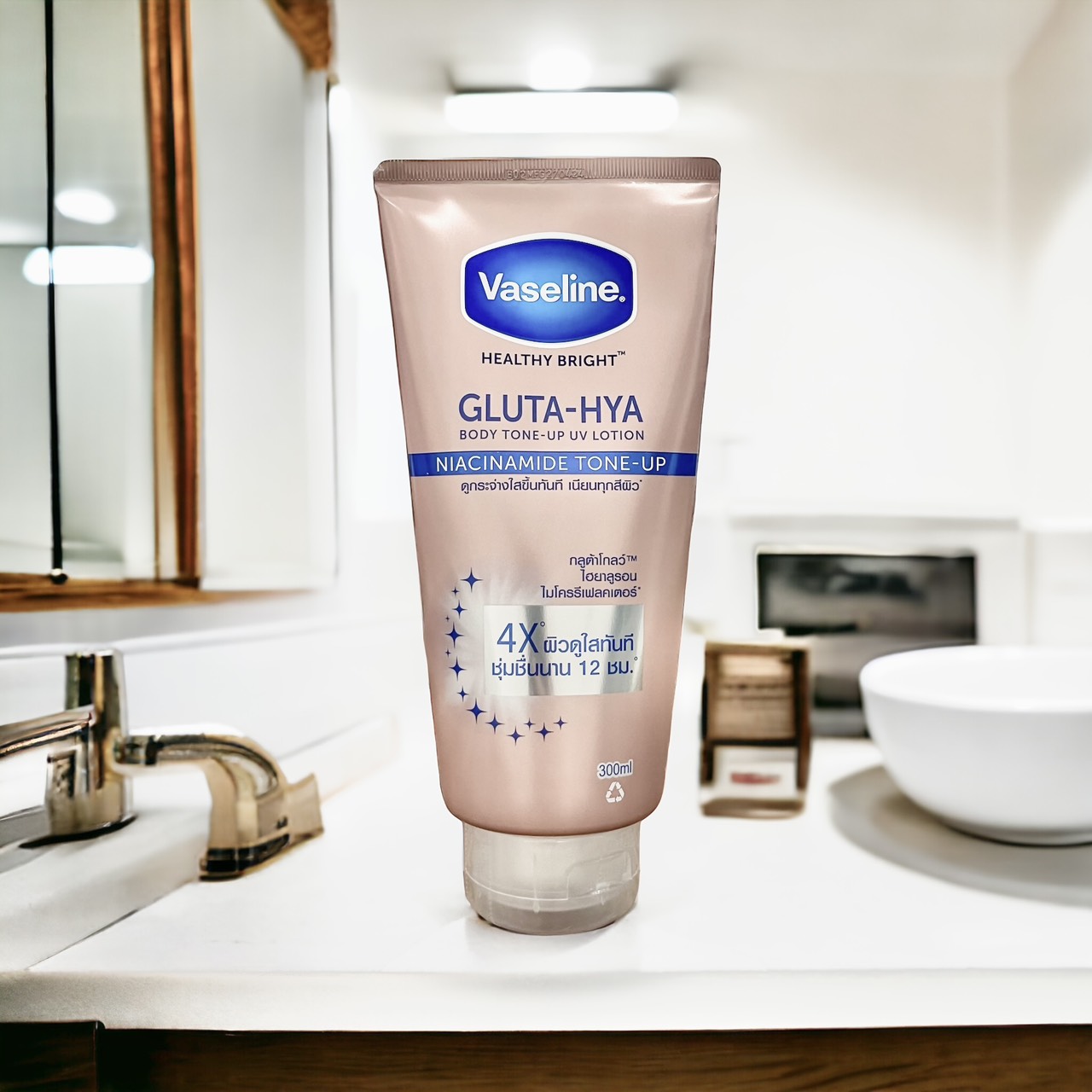 Sữa dưỡng thể dưỡng trắng da Vaseline 4x Healthy Bright Gluta Hya Niacinamide Tone Up 300ml SP001656